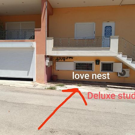 Maria Guesthouse Aliveri Bagian luar foto