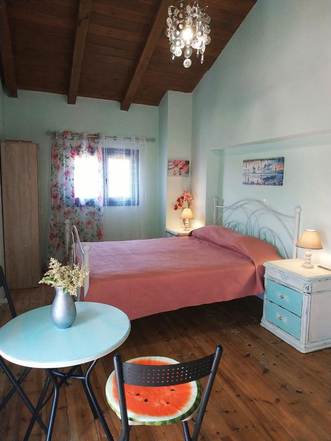 Maria Guesthouse Aliveri Bagian luar foto