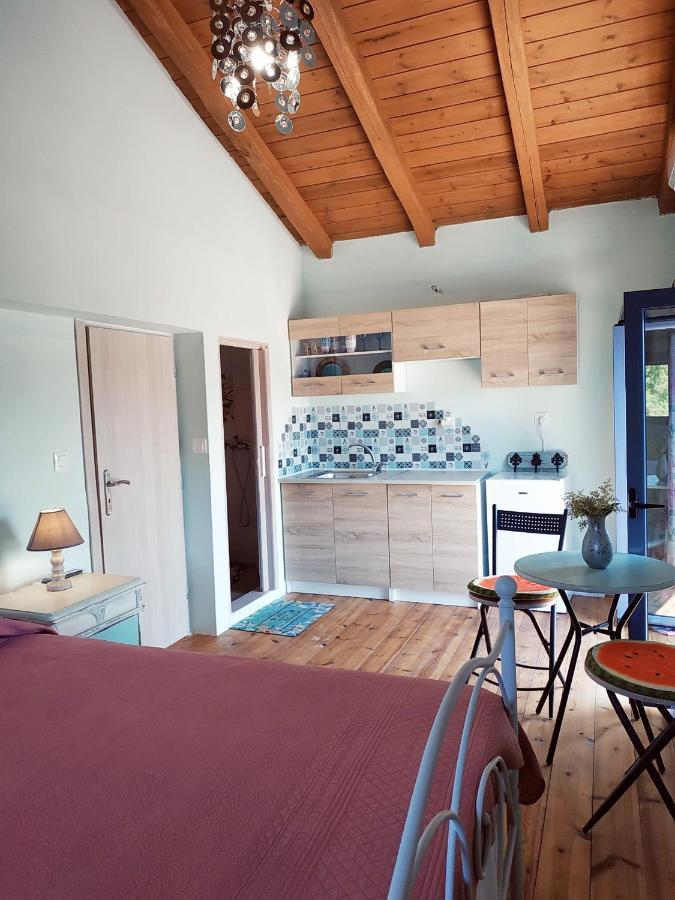 Maria Guesthouse Aliveri Bagian luar foto